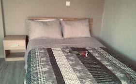 Minimal&cozy ΣΤΟΥΝΤΙΟ ΜΕ ΔΩΡΕΑΝ ΧΩΡΟ ΣΤΑΘΜΕΥΣΗΣ